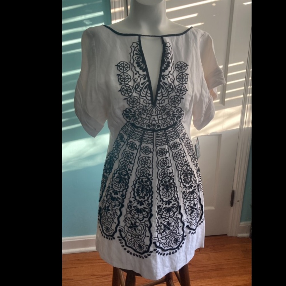 Nanette Lepore white linen/silk dress with black embroidery. Size 4. BNWT